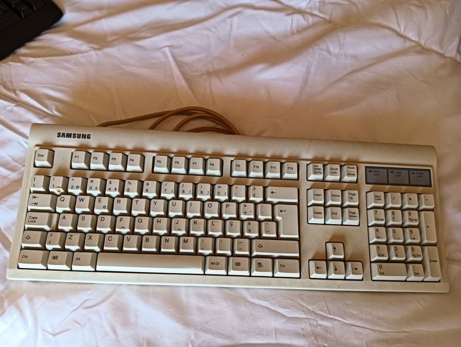 Teclado sem fios Logitech Cordless Desktop EX 110
