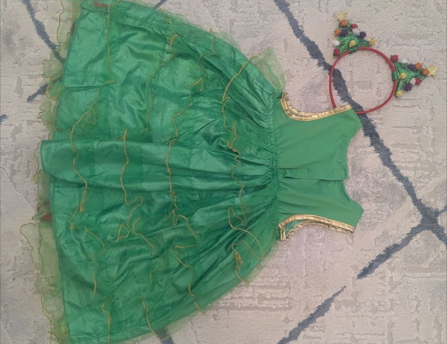 Карнавальна сукня Ялинка + обруч від George. На 3-4 роки