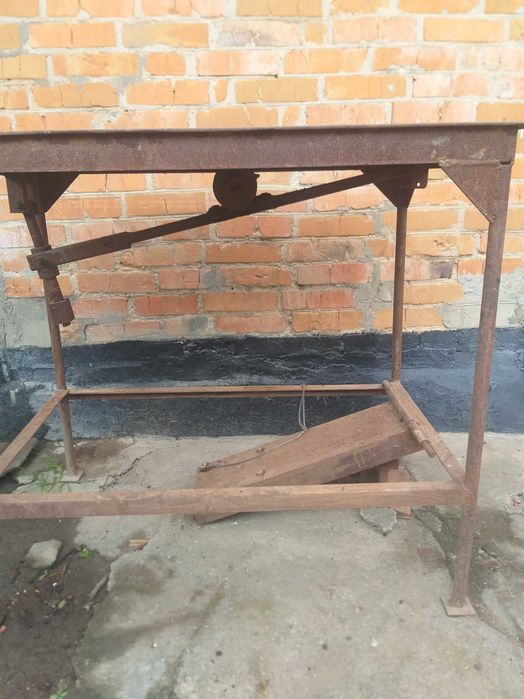 Циркулярний стіл