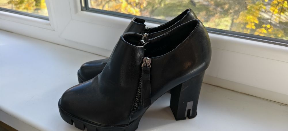 Ботинки женские на каблуке