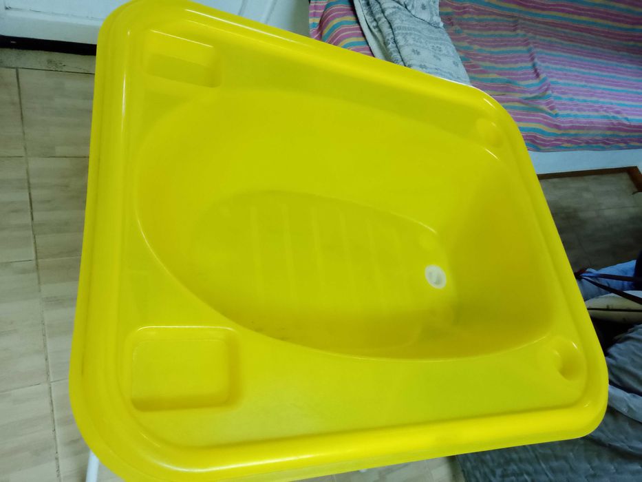 Berço com colchao e banhheira  suporte