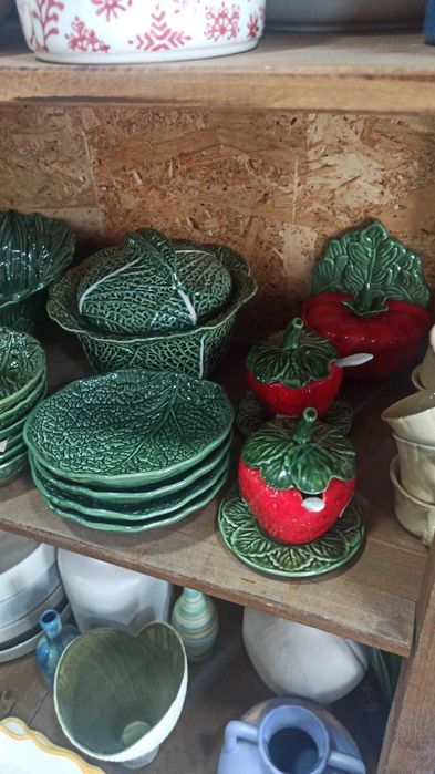 Andorinha em cerâmica louça