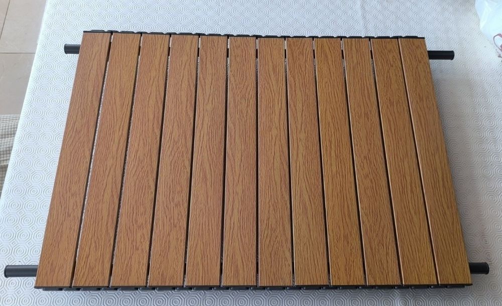 Mesa dobrável ideal para carrinho de jardim.