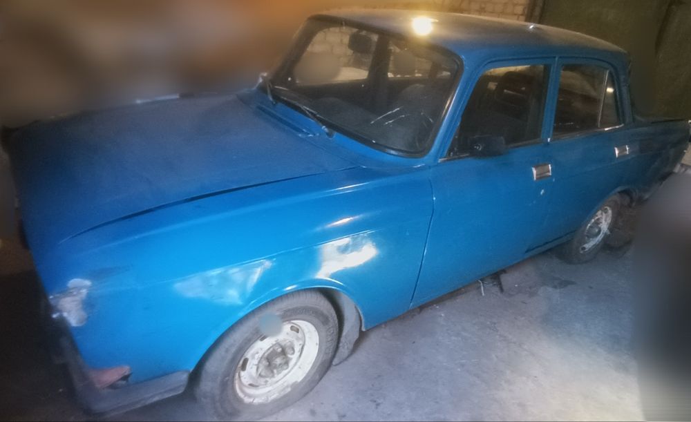 Продаж двох автомобілів москвич АЗЛК 2140