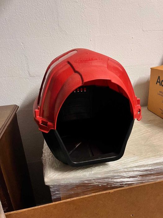 Casota para cão, em PVC, em muito bom estado, como nova