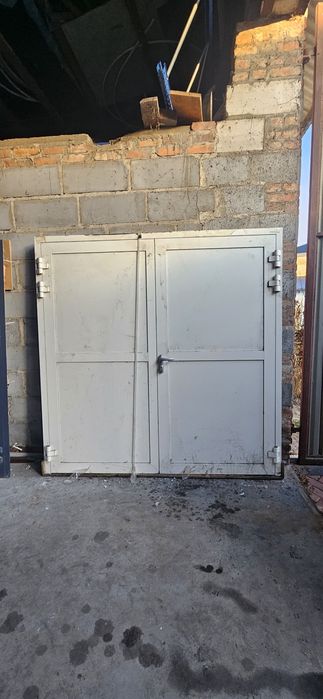 Drzwi brama aluminiowe dwuskrzydlowe 210x210 cm