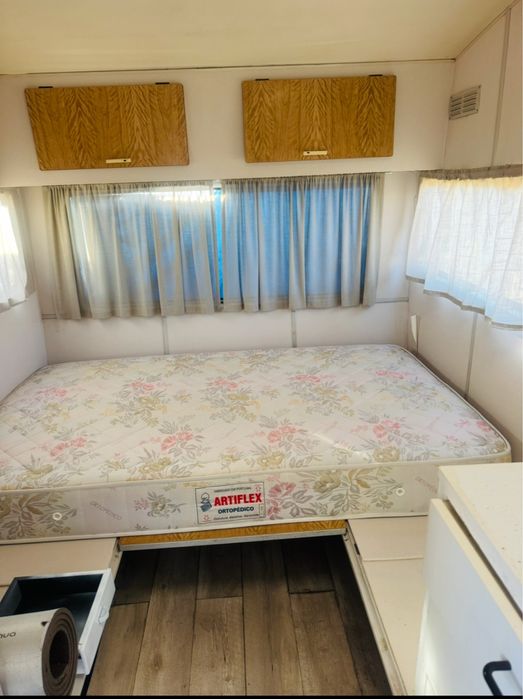Roulote com cama de casal