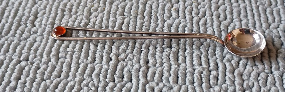 Łyżeczka z bursztynem.