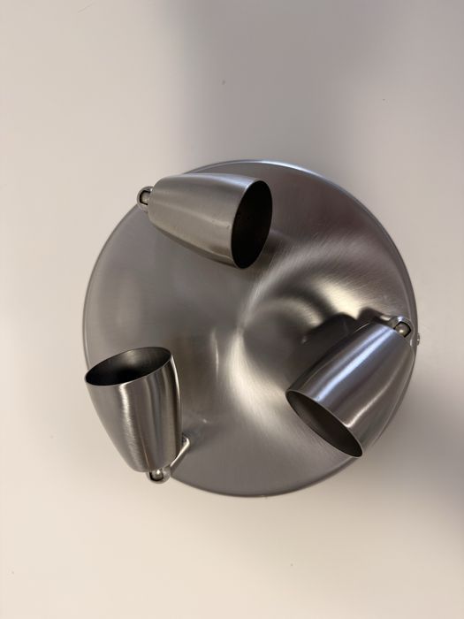 Focus de iluminacao em cromado