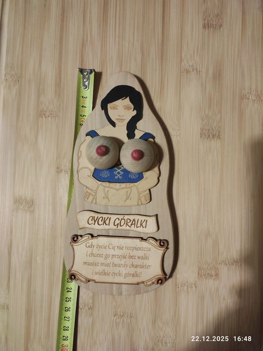Drewno rzeźba cycki góralki duża