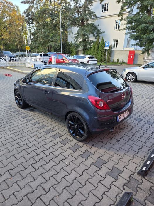 Opel corsa D benzyna 2010