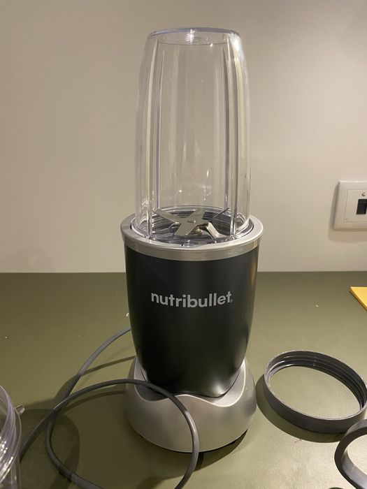 Batedeira nutribullet quese nova con apenas um uso com todas as peças