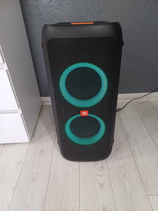 Колонка JBL 200 гарний стан.