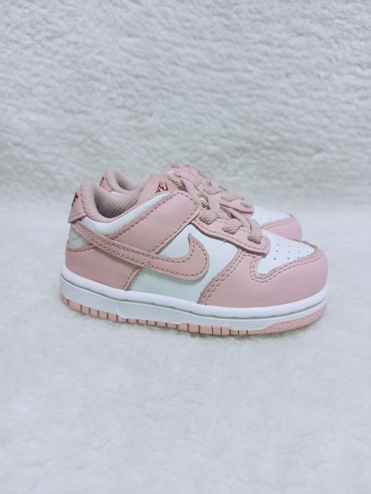 Оригінал NIKE  22 розмір,14 см Шкіряні кросівки для дівчинки