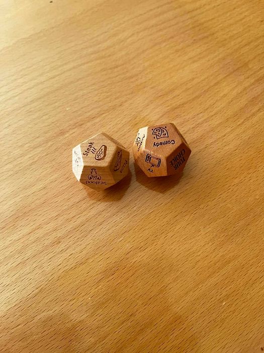 Dados de Madeira – Decidir Comida e Filmes – Novos