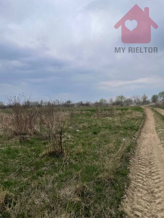 Продаж земельної ділянки в с. Сторожниця.