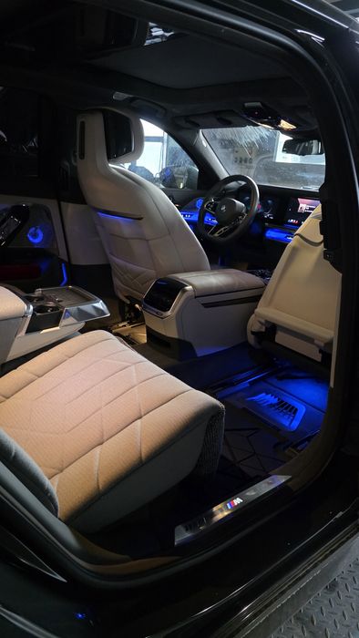 BMW i7 електромобіль