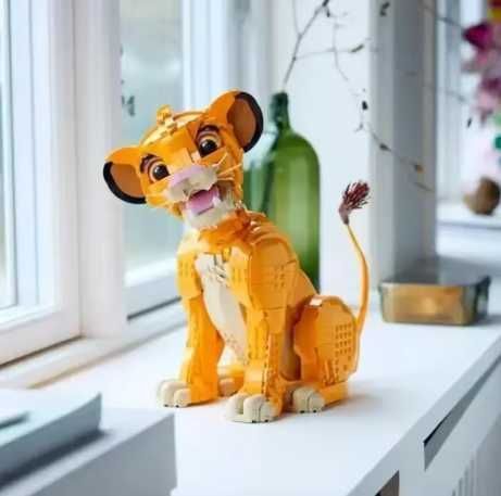 Великий яскравий конструктор "Левеня Сімба" подібний до Lego