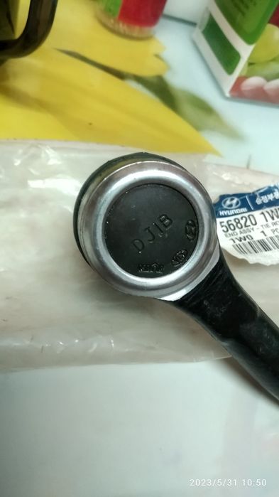 568201W000 оригинал. Наконечник рулевой тяги левый Hyundai Accent RB