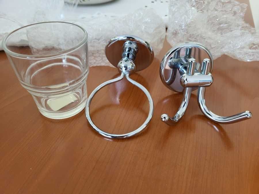 Wieszak i szklanka z uchwytem – chrom