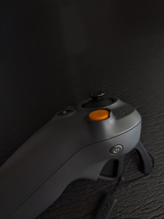 Vendo DJI RC Motion 3 em estado novo, nunca usado.