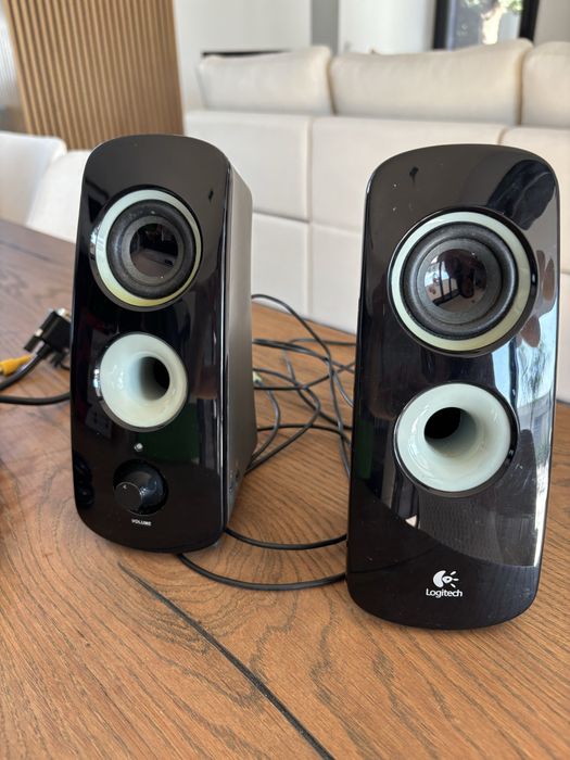 Colunas Logitech Z323