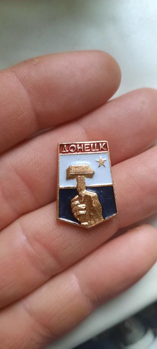 Przypinka prl Donieck