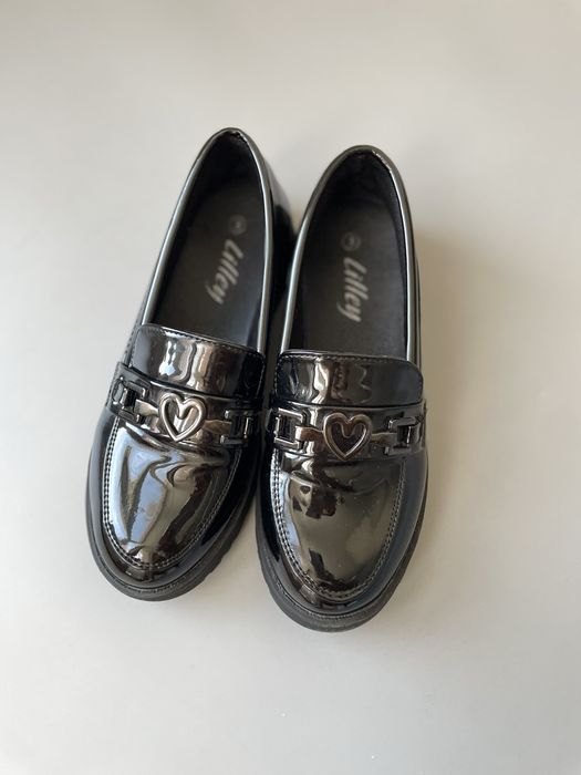 Лофери чорні лакові на дівчинку 33 34 розмір лоферы лаковые черные
