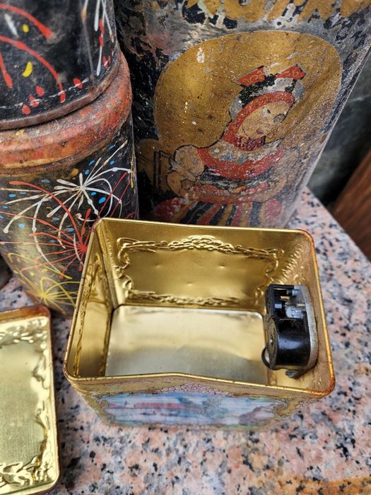 Stare puszki kolekcje