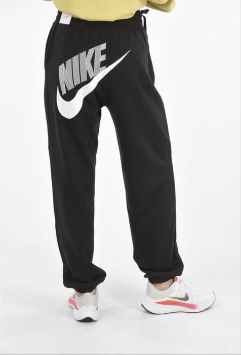 Спортивні штани Nike