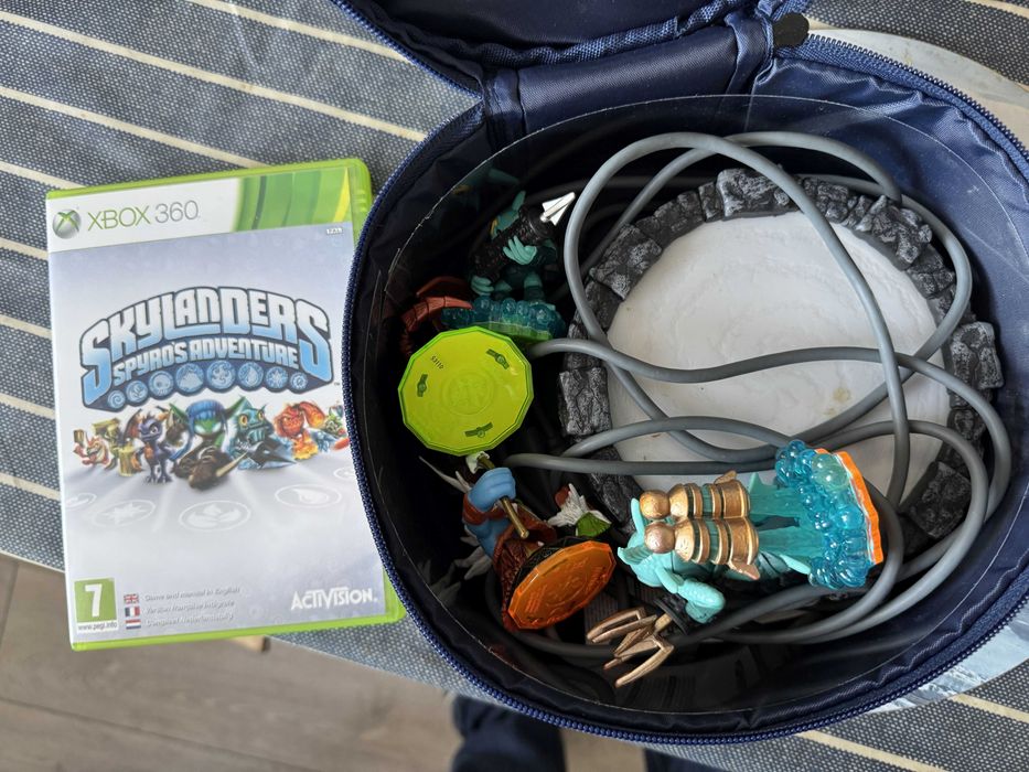 Skylanders xbox 360 pokrowiec plus figurki