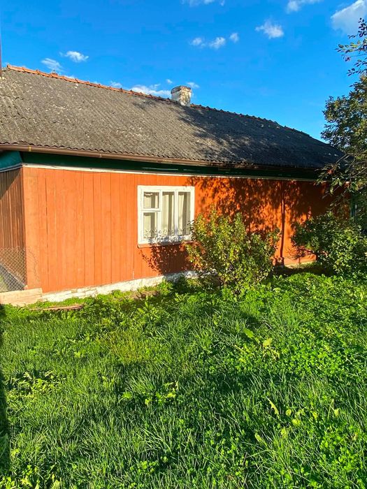 Продається доглянутий будинок разом з Літньою кухнею в с. Сусідовичі