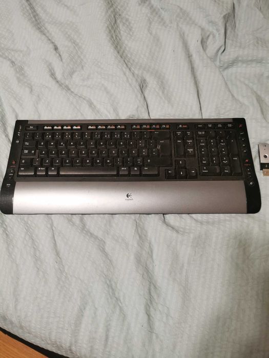 Teclado sem fio da marca Logitech