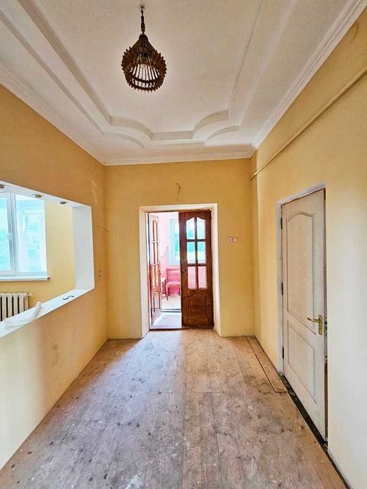 Продається добротний цегляний будинок з гаражем в м.Стрий...