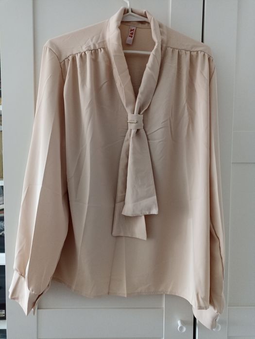 Bluzka z trójkątnym dekoltem, kolor beż