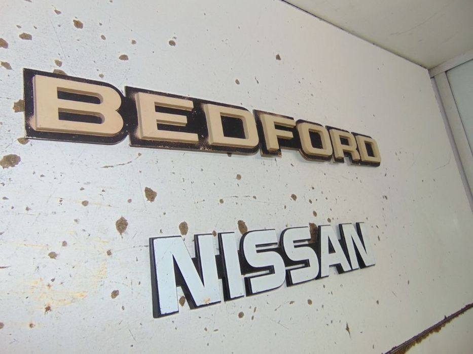 Bedford e nissan legendas