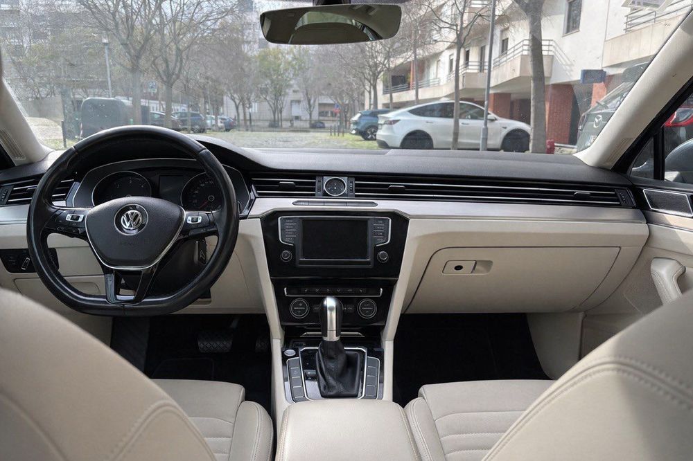 Volkswagen 2.0 TDI DSG — Interior em pele branca,