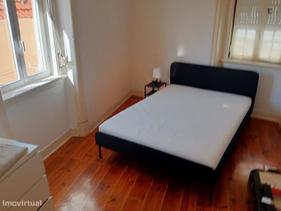 Quarto - localizado em Alameda Lisbon