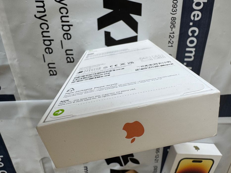 Apple iPhone 17 Pro 256GB Cosmic Orange Neverlock (MG8H4) новий