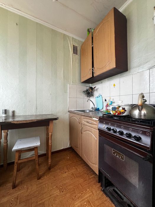 1 КІМ «гостинка», стан житловий, відмінна локація.