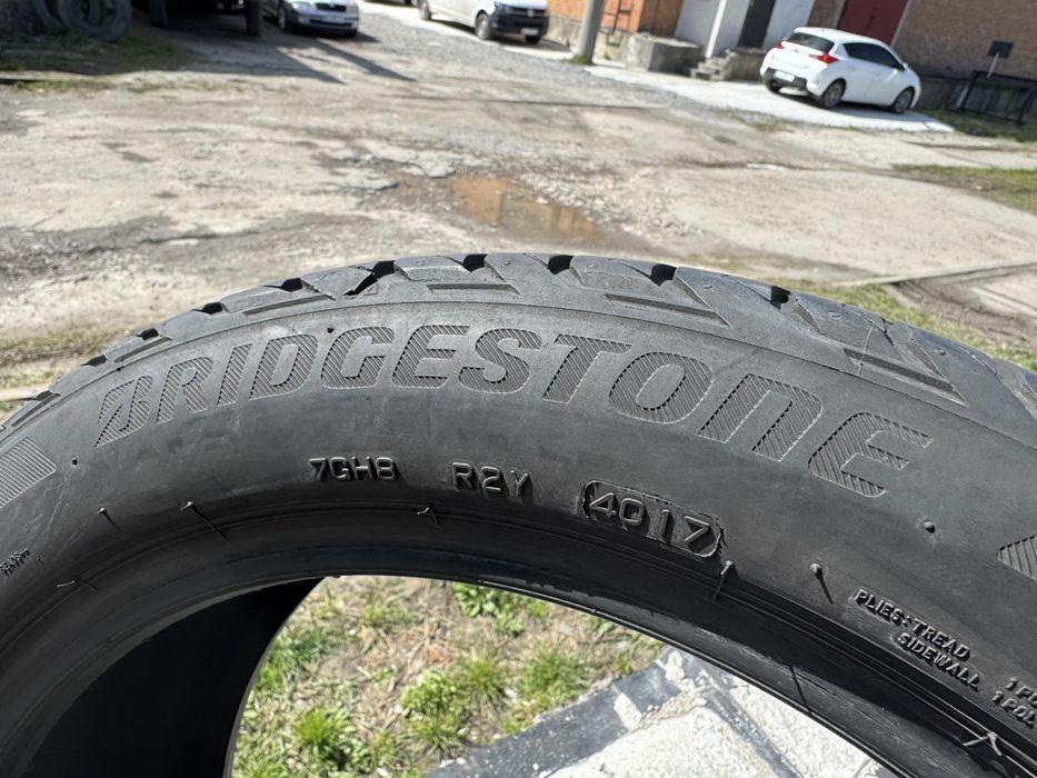 Літні шини Bridgestone 225/45 R17