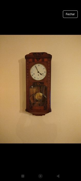 Relógio antigo em bom estado