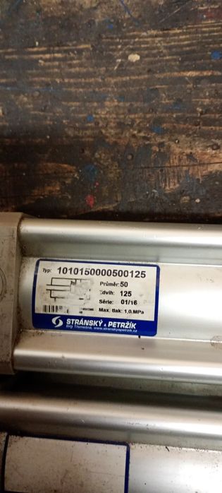 Siłowniki pneumatyczne dwustronnego działania