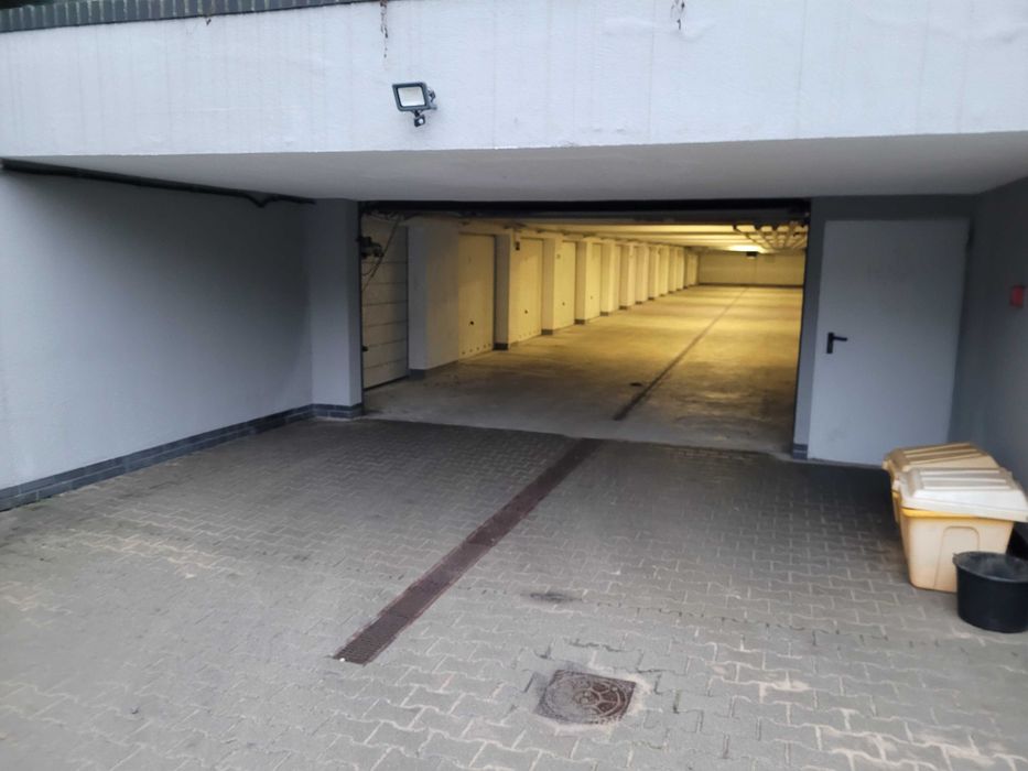 Duży Garaż Magazyn pod budynkiem 19m2 Bezpieczny monitoring szlaban  prąd brama pilot Warszewo Duńska Złotowska