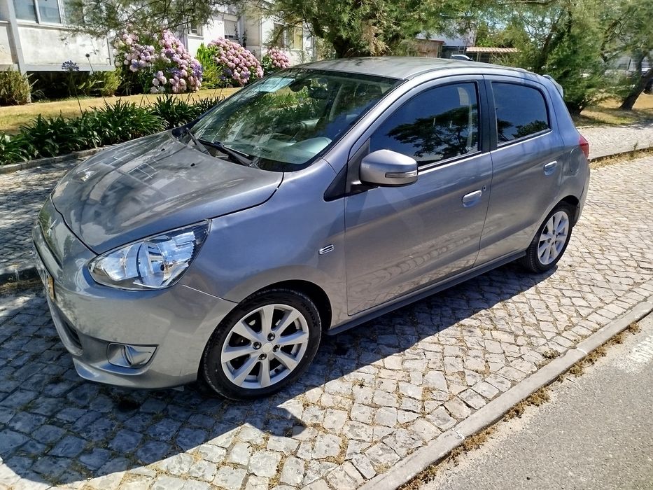 Mitsubishi space star 2016 com poucos km rodado apenas 47 mil gasolina motor nacional 1.2