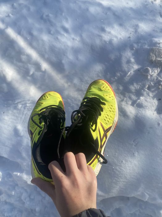 Продам волейбольні кросівки асіки