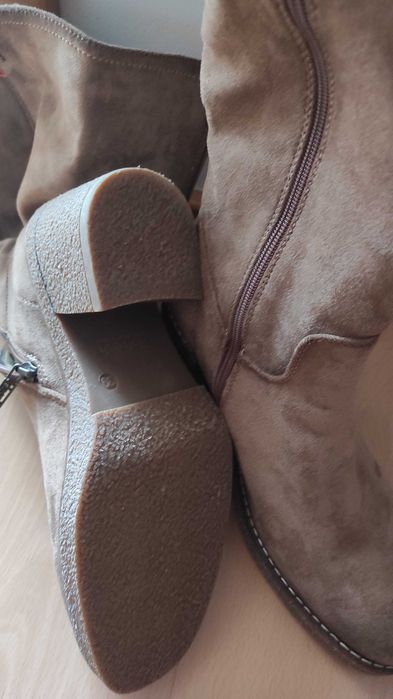 Botas de cano em pele vegan