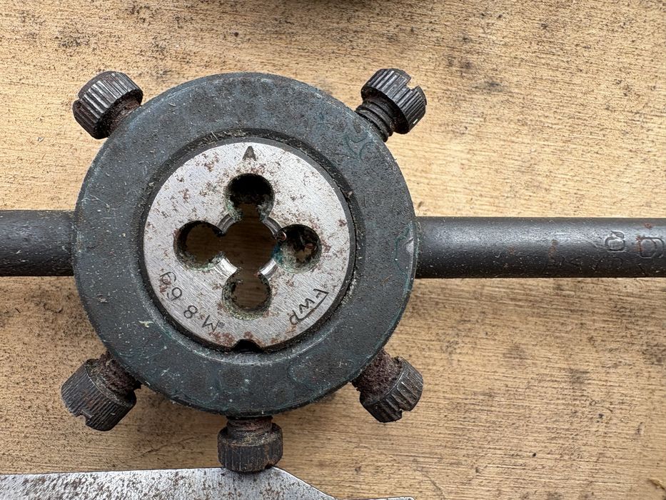 Fabryka wyrobów precyzyjnych VIS C-5a zestaw gwintowników i narzynek