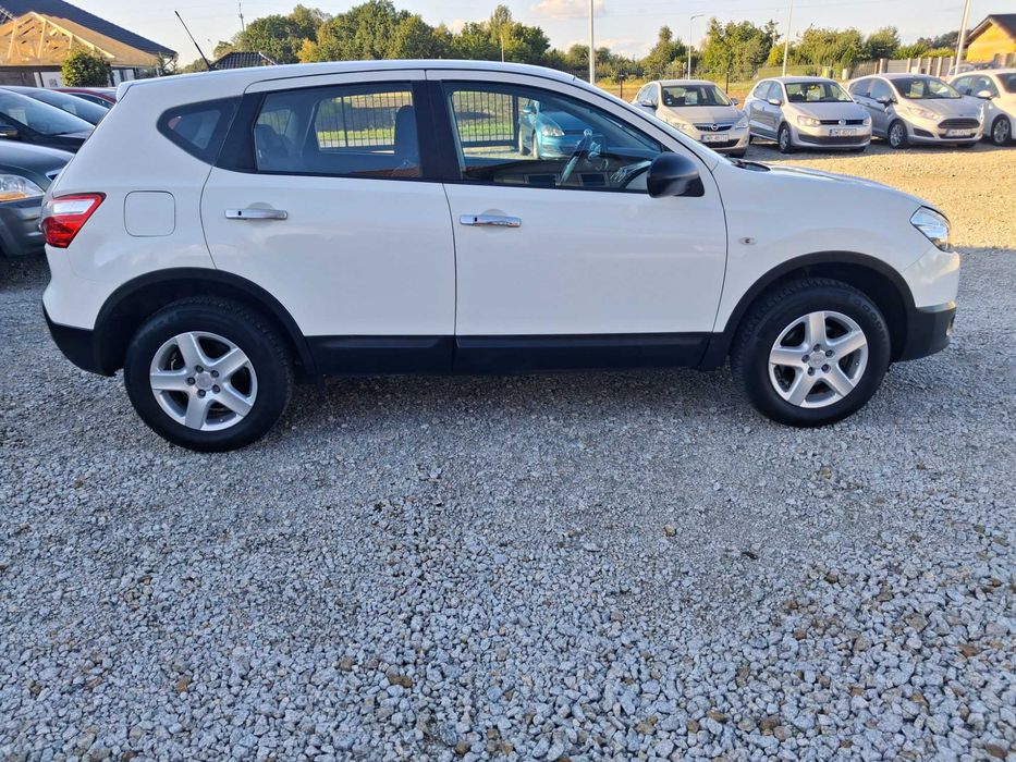 Ładny Qashqai 1.6 benzyna z Niemiec AUTA ŻURAWICE