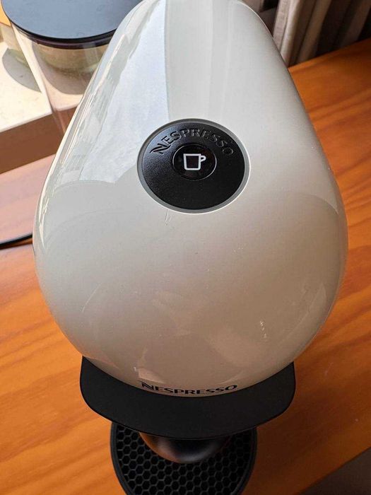 Máquina de café Nespresso VertuoPlus (Excelente estado)
